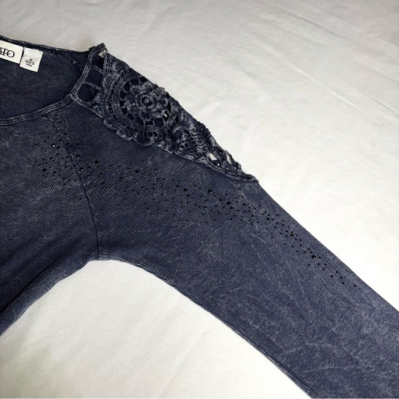 Cato Blue Stone Wash Long Sleeve Top Ribbed Crochet Detail Shoulders Rhinestones - Picture 11 of 15